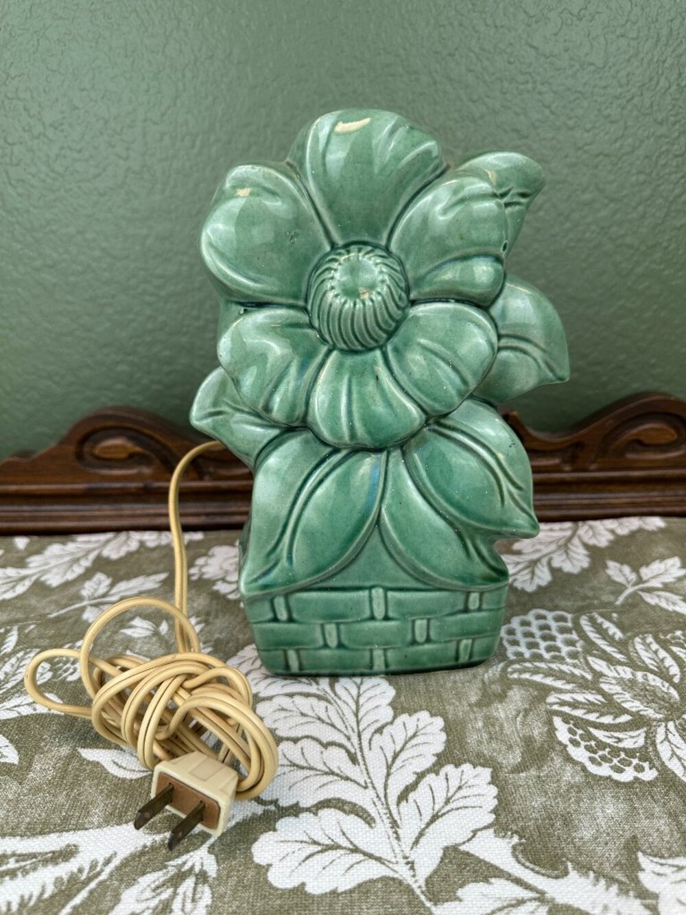 Mid Century McCoy Light Green Sunflower Lamp Nightlight Works